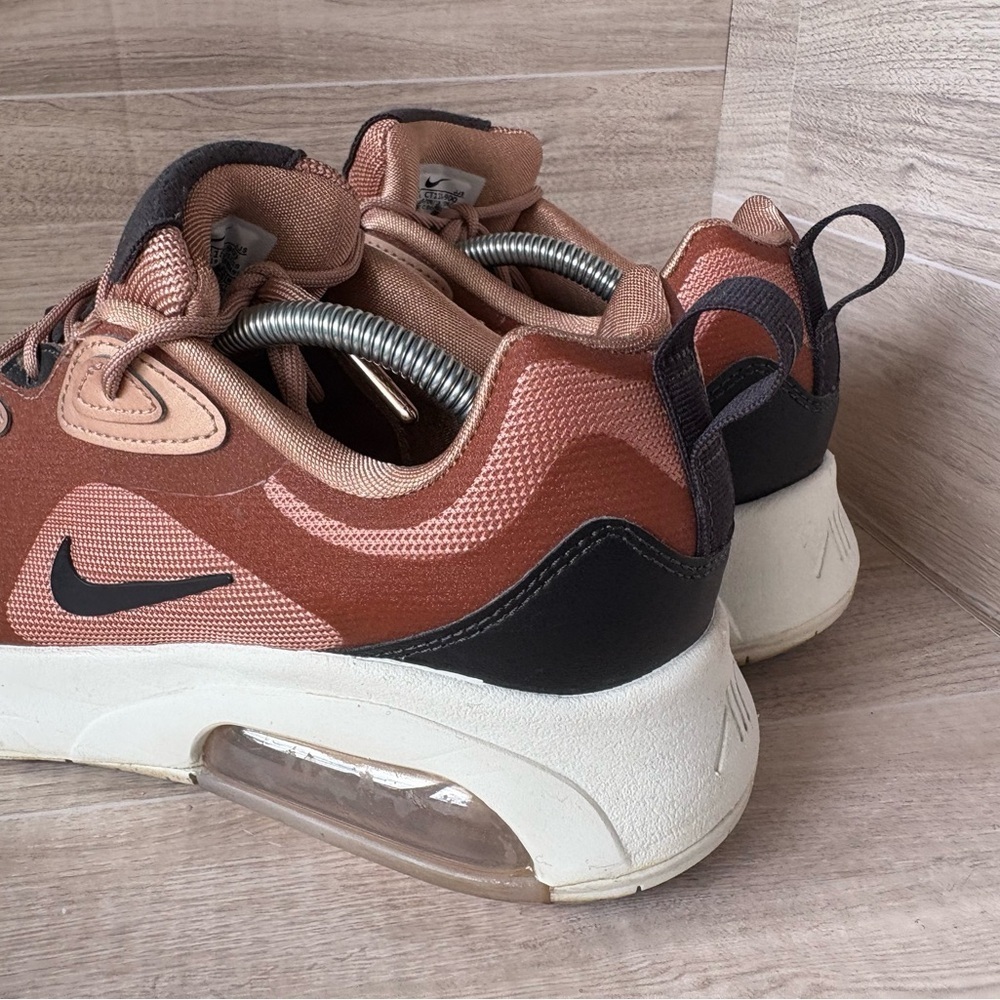 Nike Air Max 200 Metallic Red Bronze Sneaker CT1185-900 Women’s Shoe Size 9 - Picture 4 of 13
